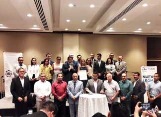 Impresionante reunión de lideres evangélicos en Monterrey