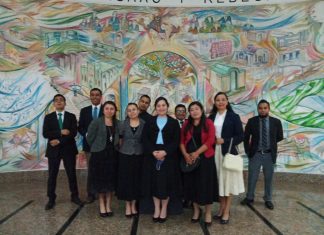 Yom hazikarón Lashoá Veslagvurá, a la luz de las velas