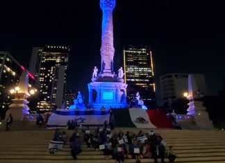 PAAZ festeja los 75 años de independencia de Israel en el ángel de la Independencia, en el Paseo de la Reforma