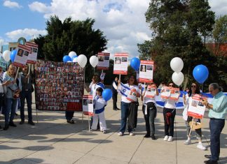 Balloons of Freedom: Bring Them Home, en el monumento a la Revolución