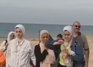 Los soldados israelíes se preocupan por los civiles de Gaza y Hamas los apalea y les roba la ayuda humanitaria