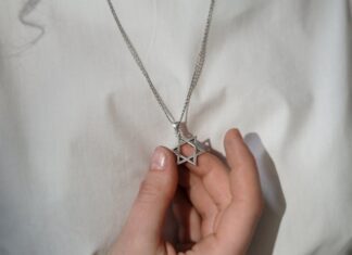 ¿Debemos ocultar quiénes somos?