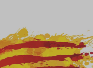 Más de 20.000 pegatinas con mensajes de homenaje y también reivindicativos han aparecido hoy, martes, en Barcelona, Badalona, Sant Cugat, Valldoreix, Sant Andreu de la Barca, Ripoll, Girona, Tarragona, Lleida, Mataró, Manresa y otras ciudades de las comarcas catalanas con motivo del segundo aniversario de la masacre del 7-O, que costó la vida a 1.200 personas, dos tercios de ellas civiles. La acción ciudadana exige la liberación de los 48 rehenes aún en poder de los grupos terroristas palestinos en Gaza y, a la vez, denuncia la desinformación en medios de comunicación y la sociedad española en general sobre los hechos ocurrido en los ataques islamistas del 7 de octubre de 2023. Las 20.000 pegatinas también evocan la memoria de las víctimas y denuncian el antisemitismo.